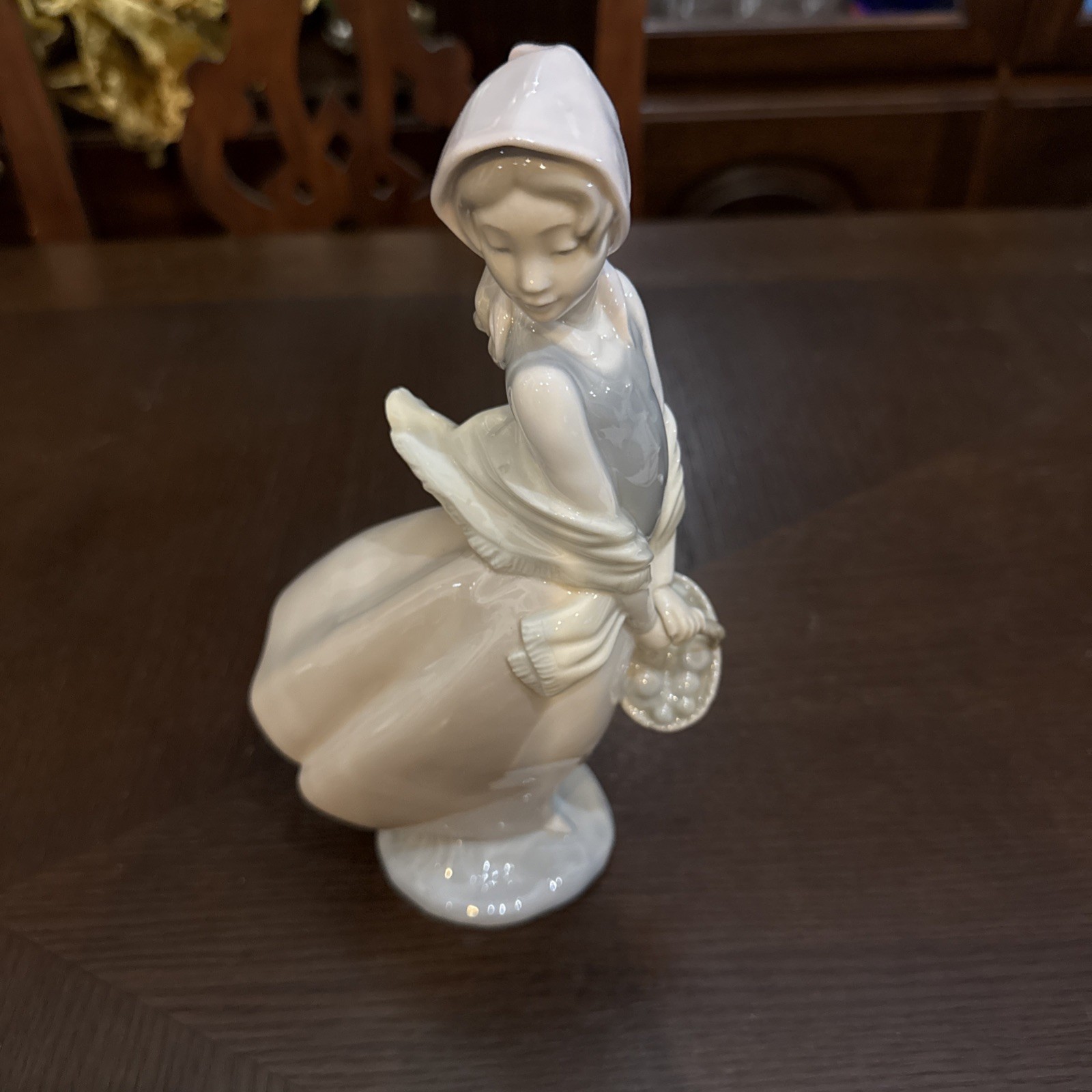 NAO By Lladro Spain Porcelain Figurine Girl With Basket 9.5\ NAO By Lladro Spain Porcelain Figurine Girl With Basket 9.5\