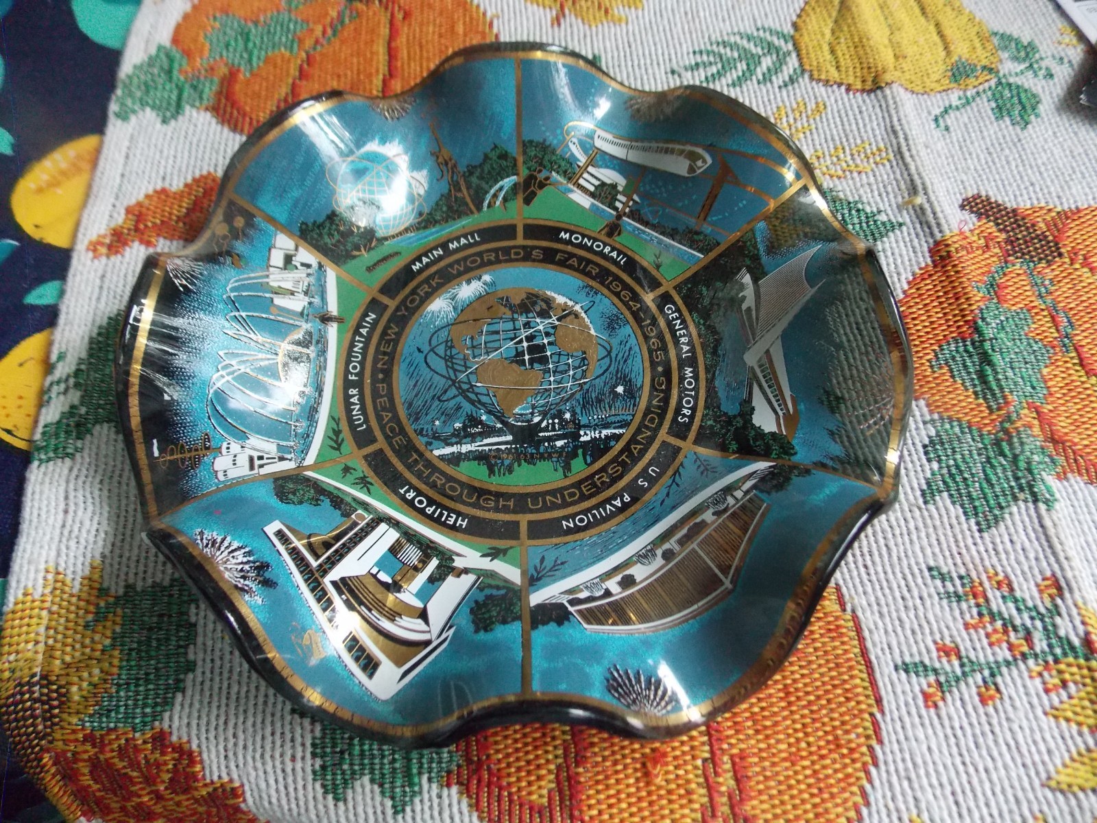 1964-1965 New York Worlds Fair Candy/Trinket Dish by Houze Art 7 inches.