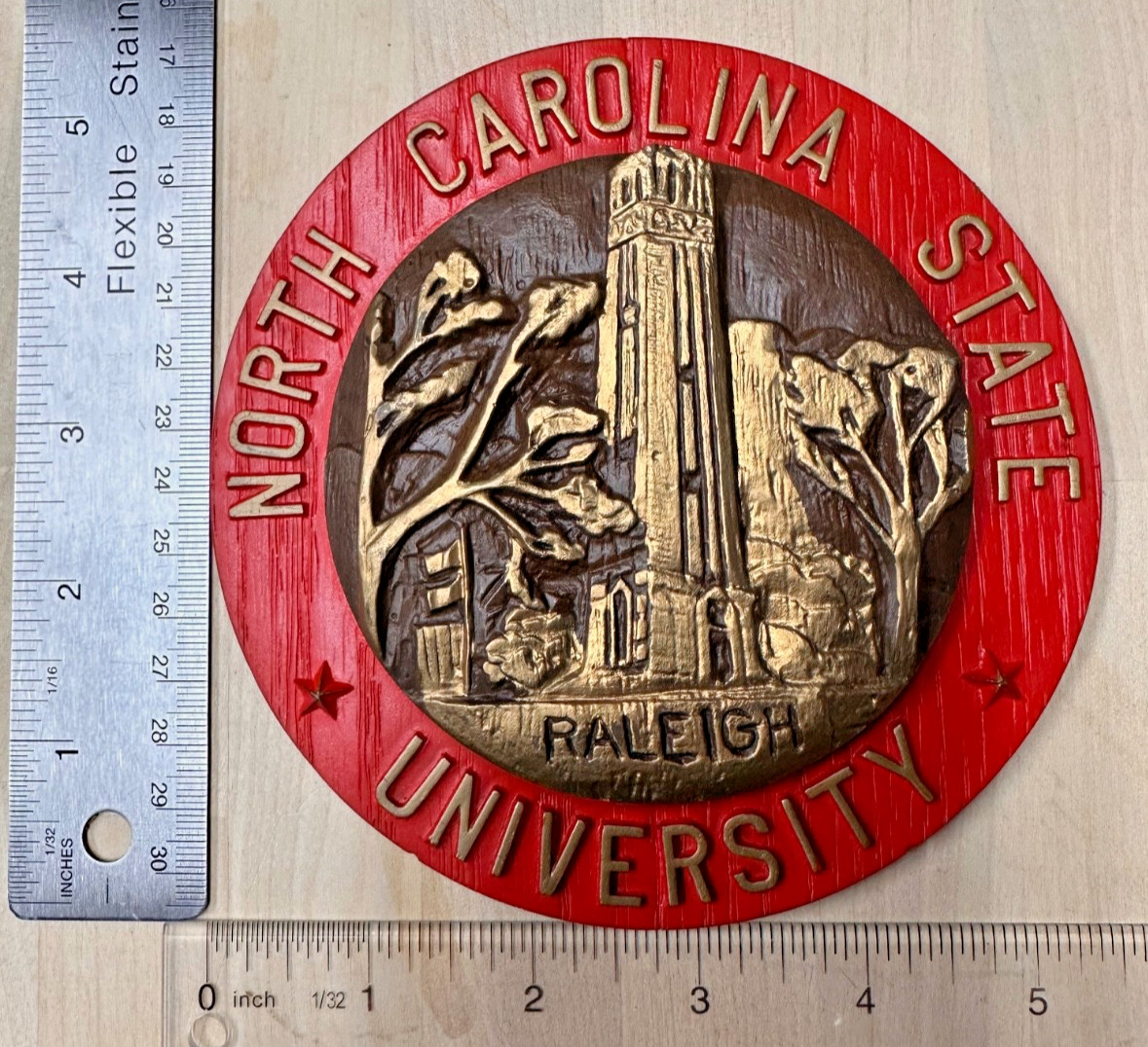 VINTAGE SEAL OF NORTH CAROLINA STATE UNIVERSITY - RESIN WOOD GRAIN PLAQUE-UNIQUE VINTAGE SEAL OF NORTH CAROLINA STATE UNIVERSITY - RESIN WOOD GRAIN PLAQUE-UNIQUE