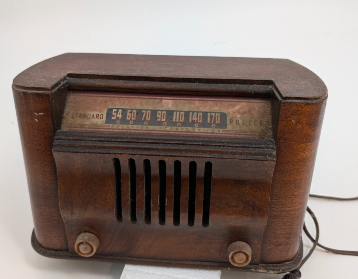 Vintage 1946 Bendix 0526E AM Tube Radio Waterfall Wood Cabinet Untested