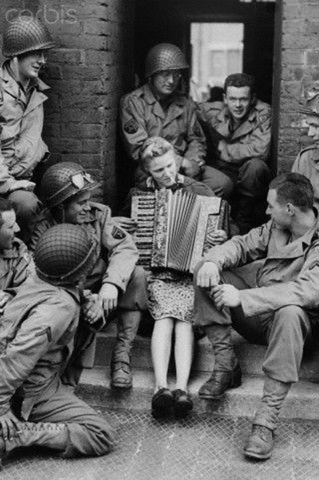 woman playing accordion for soldiers WW2 Photo Glossy 4*6 in B029