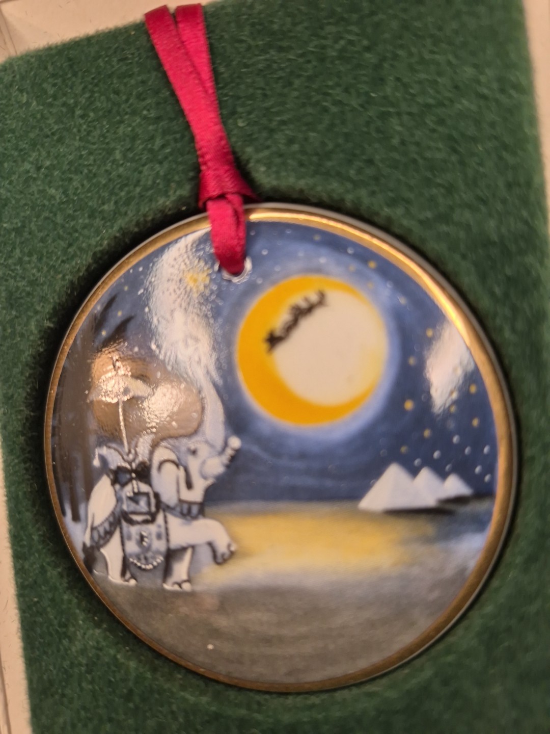 Bing And Grondahl Christmas Around The World Porcelain Christmas Ornament 1996 Bing And Grondahl Christmas Around The World Porcelain Christmas Ornament 1996