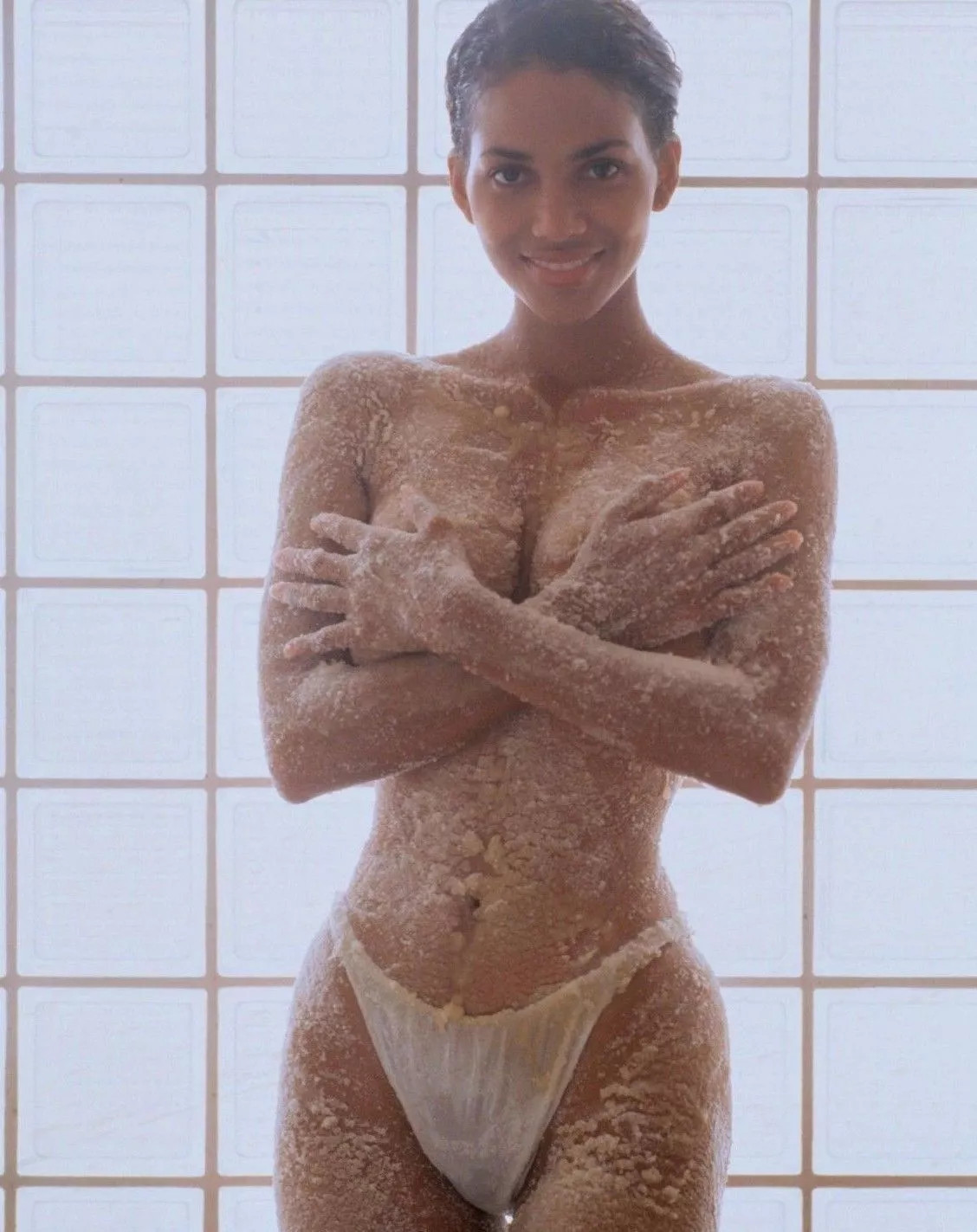 Halle Berry Sexy Body With Exfoliant 4x6 Picture Celebrity Print