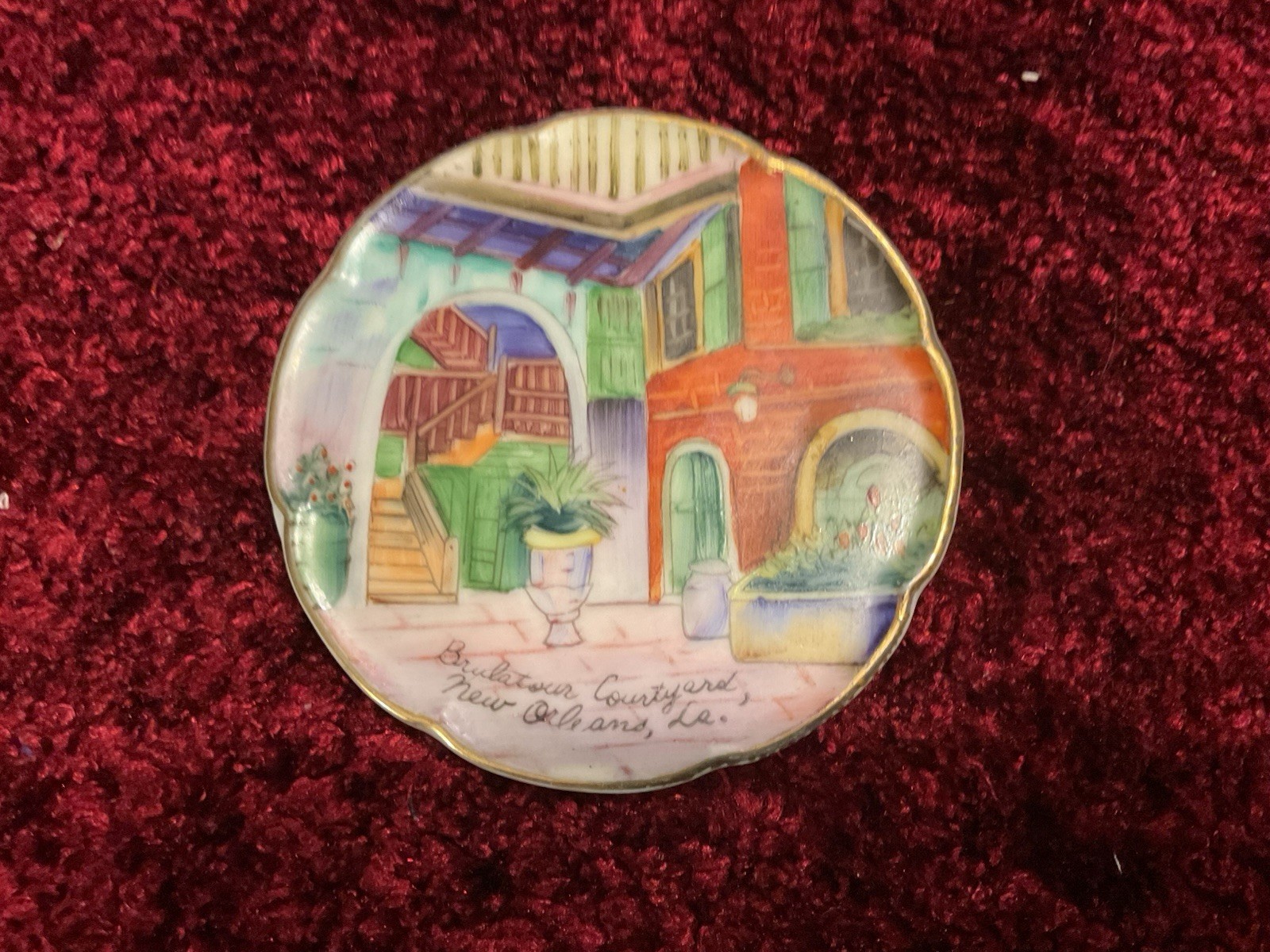 New Orleans Brulatour Courtyard Louisiana Plate Holder Hand Paint Souvenir 