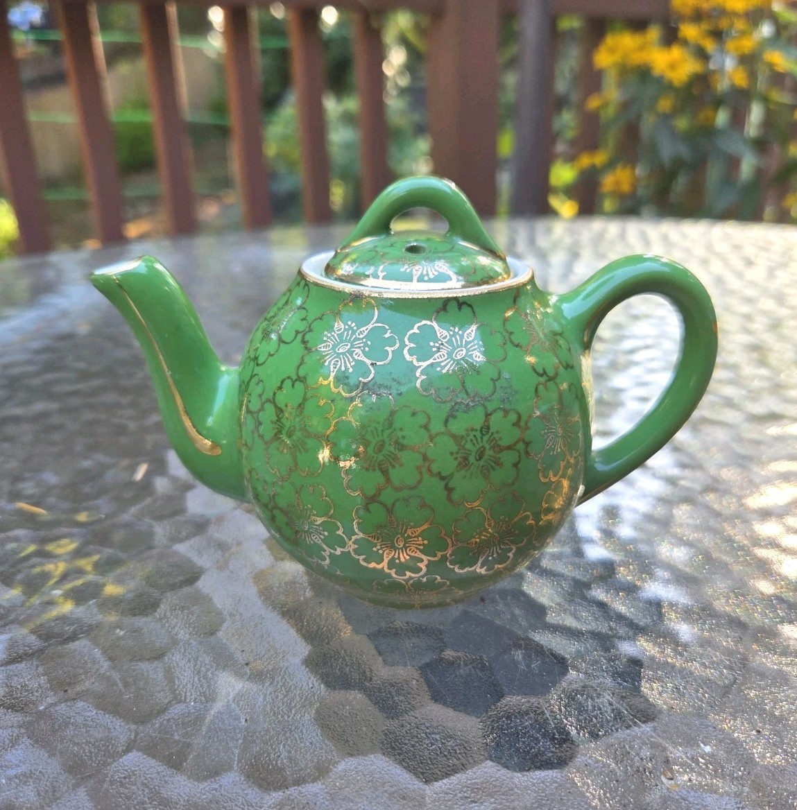 VNTG Hall China French Daisy 2 Cup Teapot Lt Green Gold Flowers Great Condition