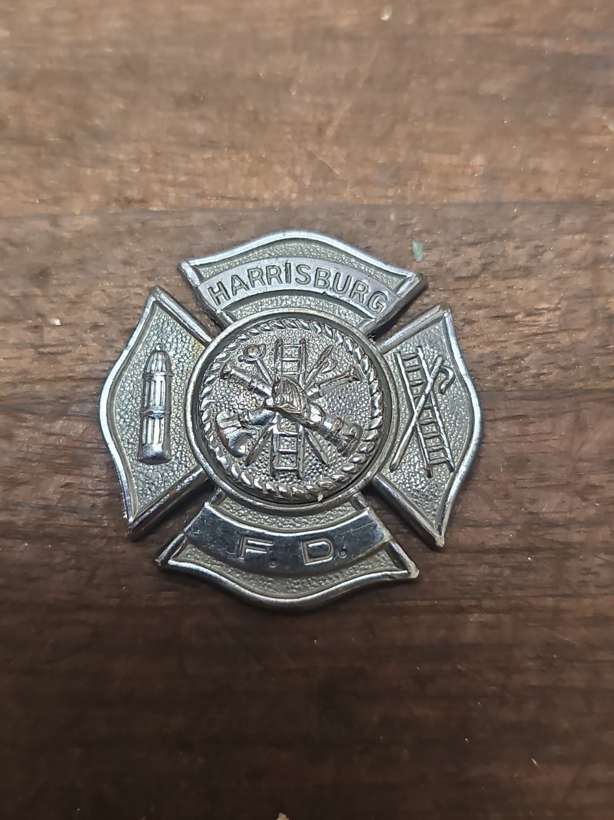 A190- Obsolete vintage HARRISBURG PA Fire Badge