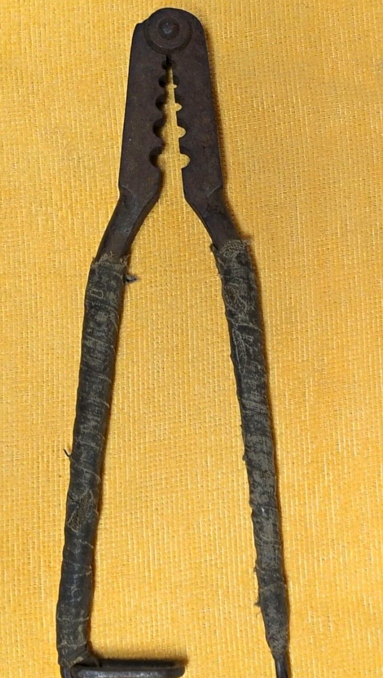 Lineman\'s Telegraph Hand Crimper/Stripper Pliers Tool, Original Wrapped Handles Lineman\'s Telegraph Hand Crimper/Stripper Pliers Tool, Original Wrapped Handles