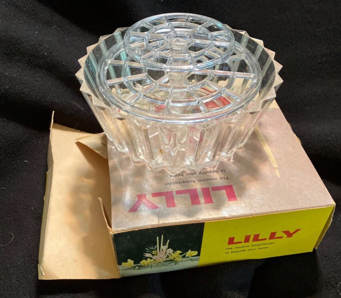 Nostalgia/Attic Find Lilly “The modern floweFlower Arrangements Plastic Tiers