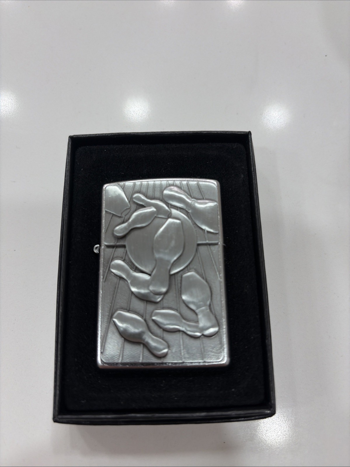 ZIPPO 2007 BARRETT SMYTHE BOWLING SURPRISE EMBLEM LIGHTER SEALED IN BOX B698 ZIPPO 2007 BARRETT SMYTHE BOWLING SURPRISE EMBLEM LIGHTER SEALED IN BOX B698