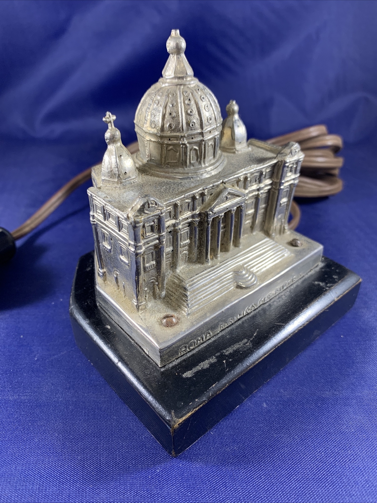 c.1940\'s St. Peter\'s Basilica, Rome Italy Souvenir Building Lamp