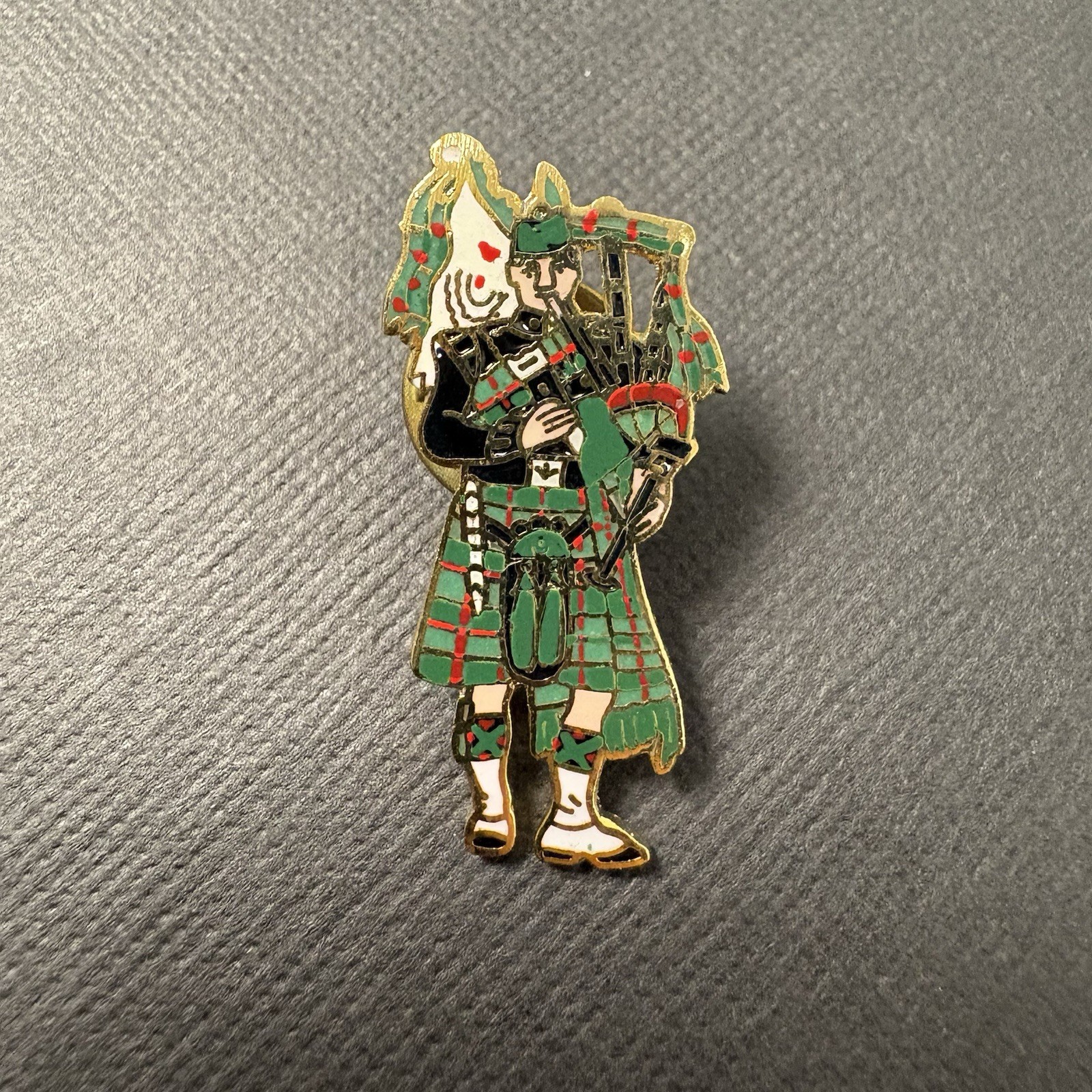 Scottish Bagpiper Bagpipe Player Enamel Pin Gold Tone
