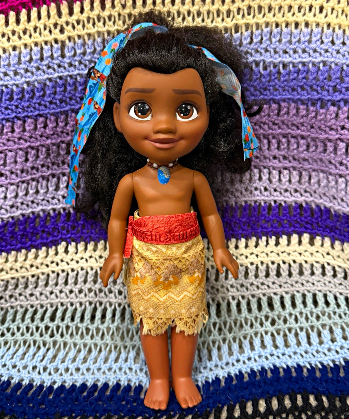 Disney Moana Girl Doll Curly Hair Floral Skirt Blue Necklace Traditional