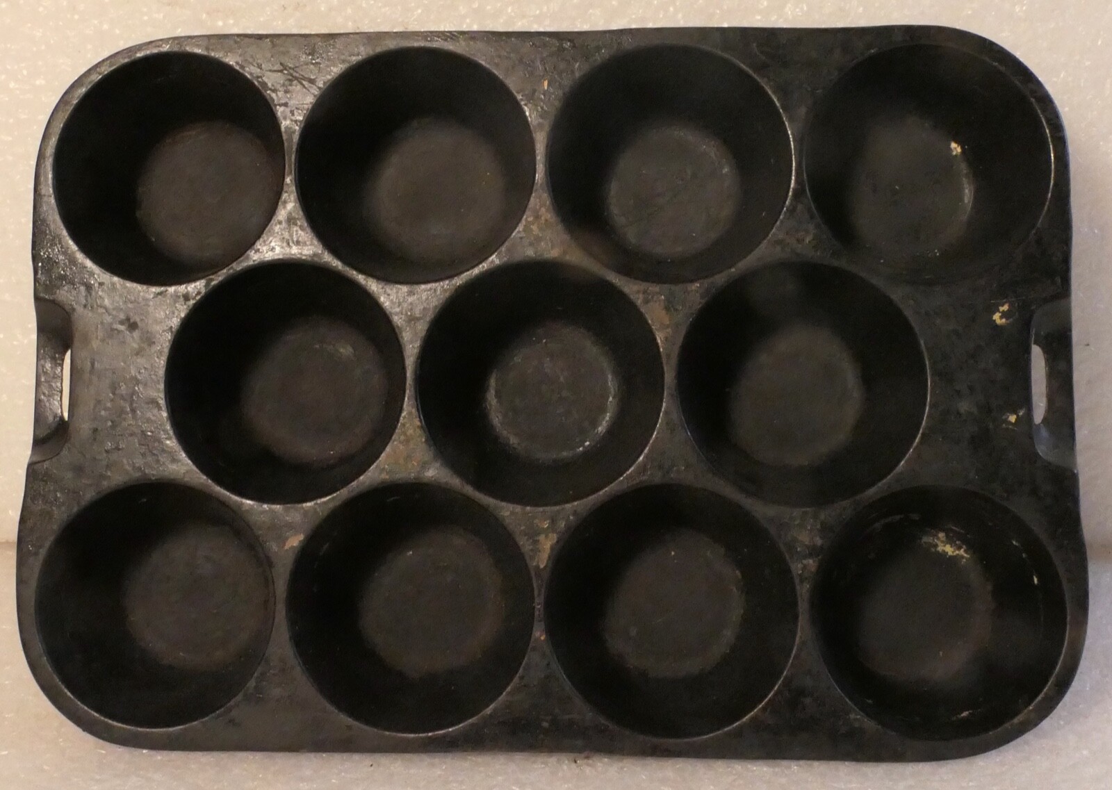 ANTIQUE WAGNER CAST IRON PAN MUFFIN CORNBREAD MODEL S1337
