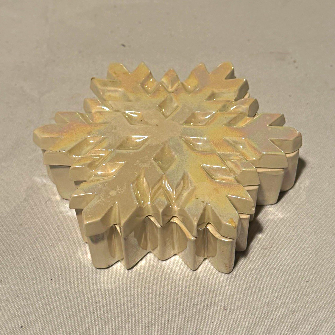 White Iridescent Snowflake Star Trinket Box w/ Lid, Small Plastic, Christmas