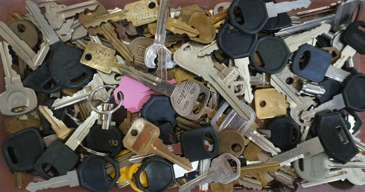 Nice lot of keys 3 LBS