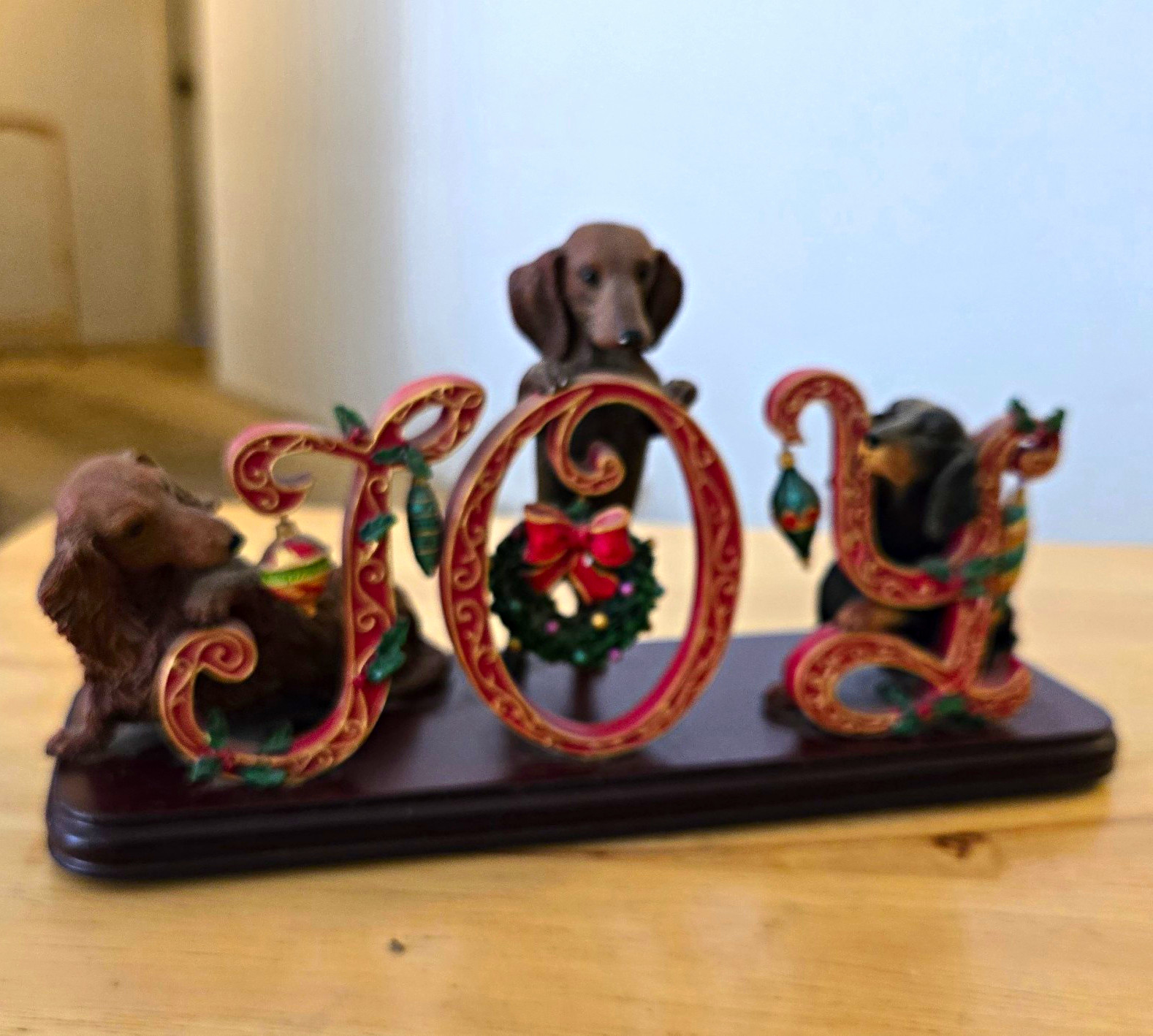 Danbury Mint Dachshund Holiday Joy Resin Dog Figurine Decorative Display China