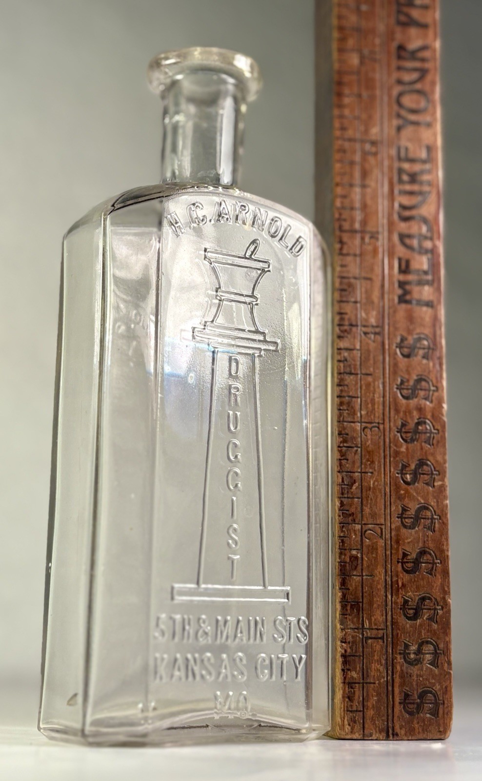 RARE KANSAS CITY MO LIGHTHOUSE MORTAR PESTLE MEDICINE DRUGSTORE BOTTLE HC ARNOLD