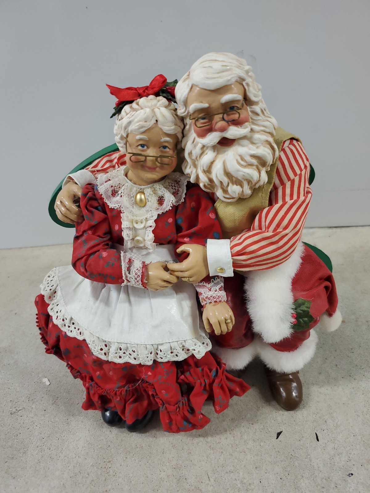 Vintage KSA Collectibles Fabriche Mr.and Ms Mrs. Claus