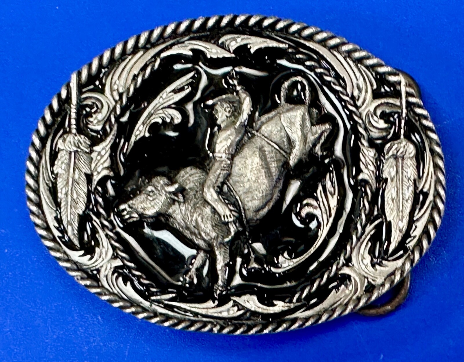 Cowboy On Wild Rodeo Steer Cow W/ Indian Feathers Siskiyou Belt Buckle