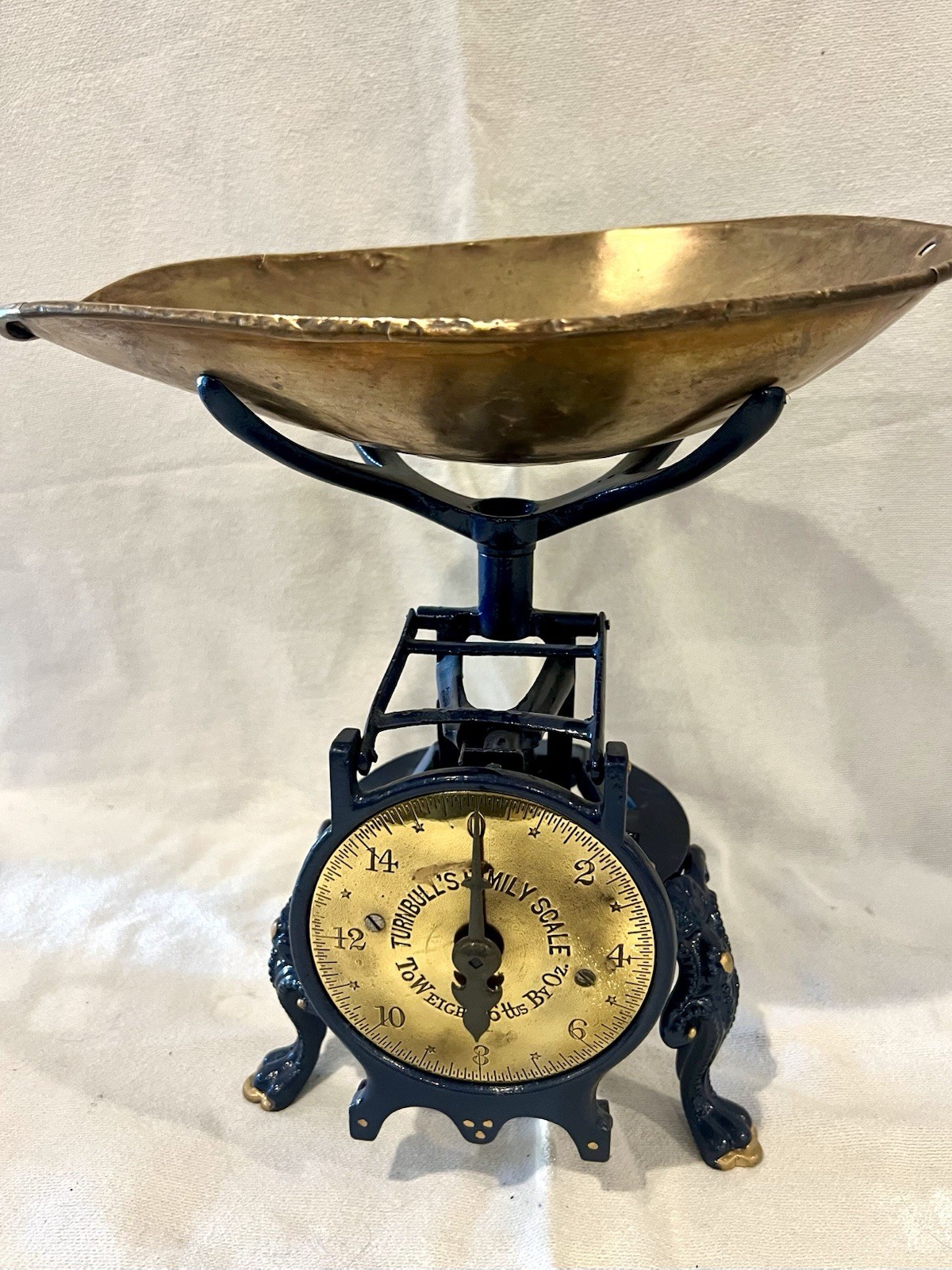 Late 19th Century TURNBULL’S FAMILY  SCALE with Brass Pan. 16 lbs by ounce.