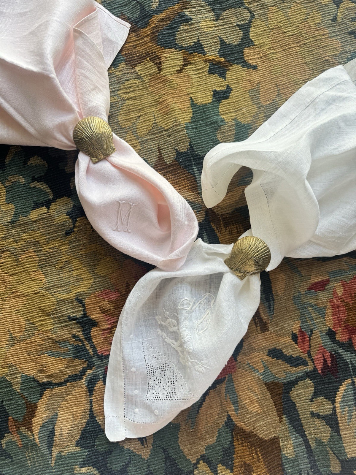 VTG BRASS SCALLOPED SHELL NAPKIN RING HOLDER - PAIR