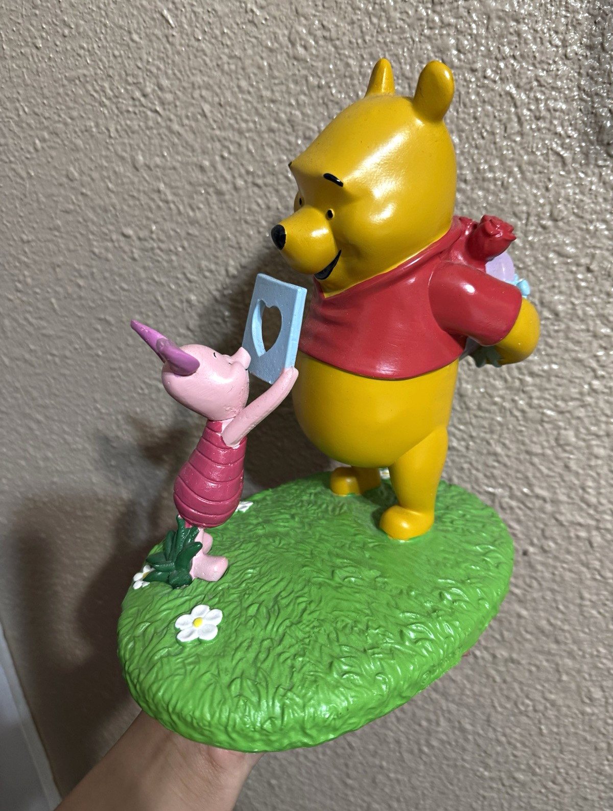 Disney Winnie the Pooh TV Show Piglet Heart Valentine Figurine 6\