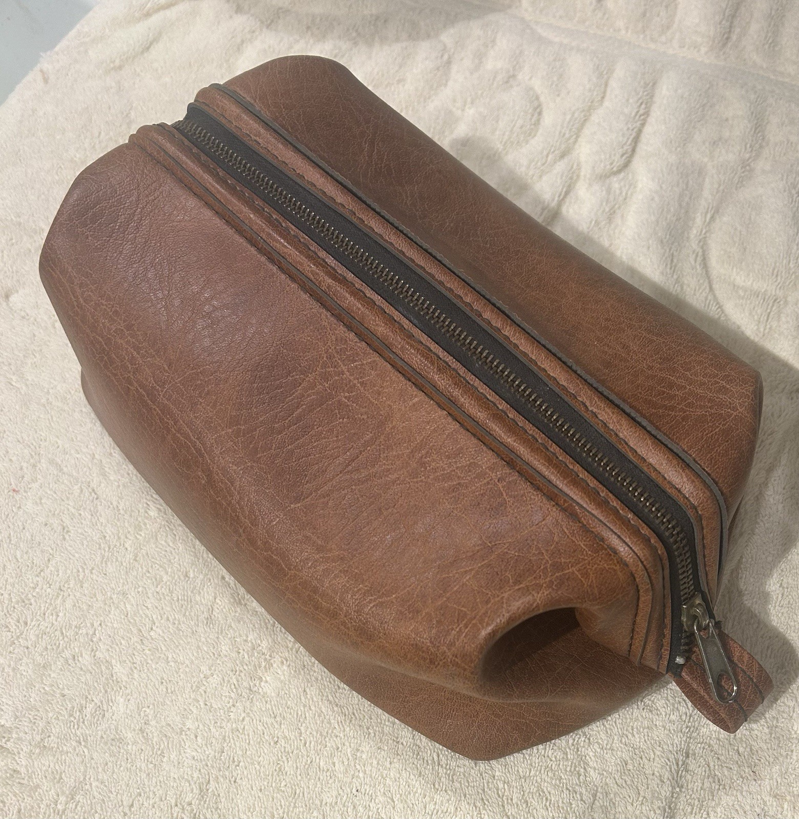 Vintage Mid-Century Leather Dopp Kit – Pristine Gold/Yellow Lining (1950s–1970s)