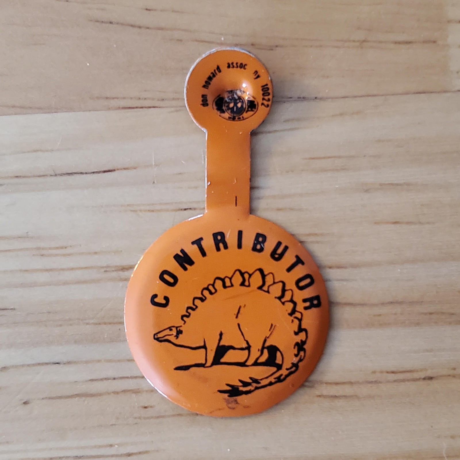 Vintage Museum of Natural History contributor dinosaur tin badge - 