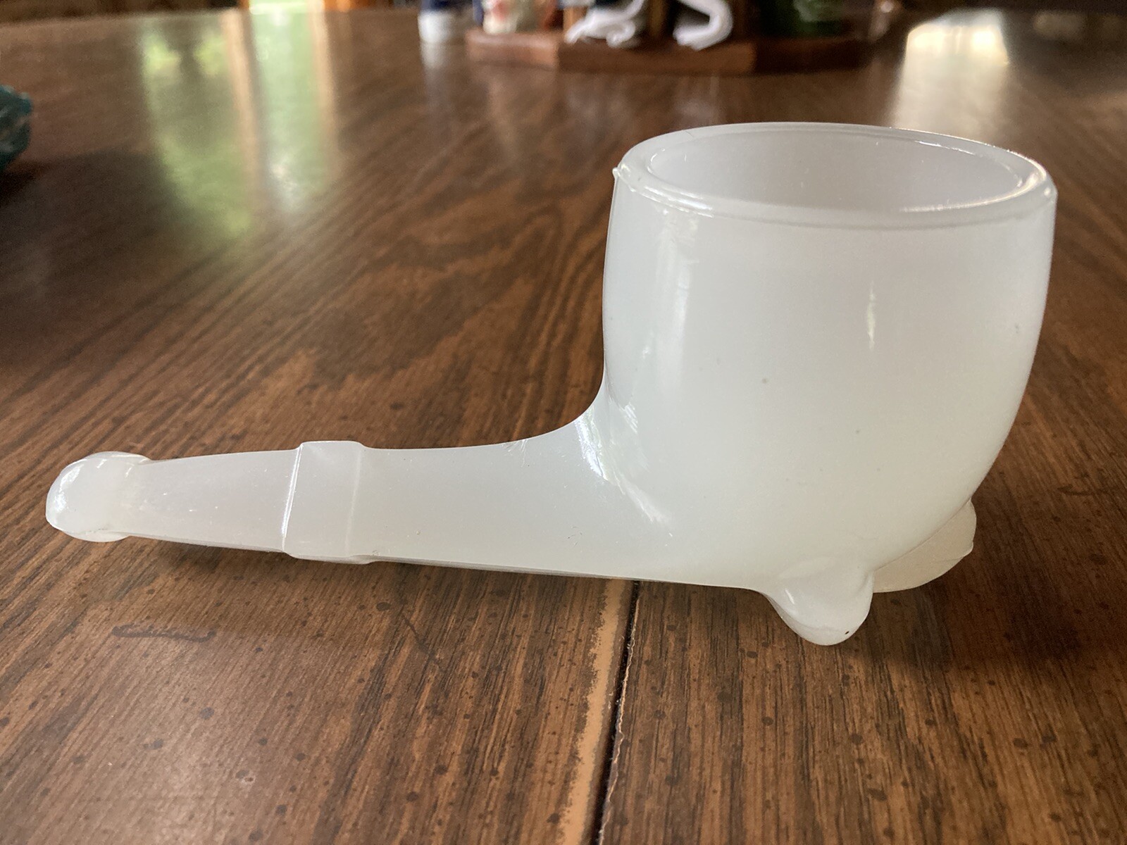 Antique White Milk Glass Pipe-shaped Match/toothpick Pipe Holder Ashtray