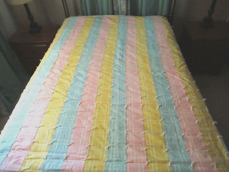 VTG 87X87 PASTEL PINK BLUE YELLOW STRIPE COTTON BLEND TIED QUILT COMFORTER Q/K VTG 87X87 PASTEL PINK BLUE YELLOW STRIPE COTTON BLEND TIED QUILT COMFORTER Q/K
