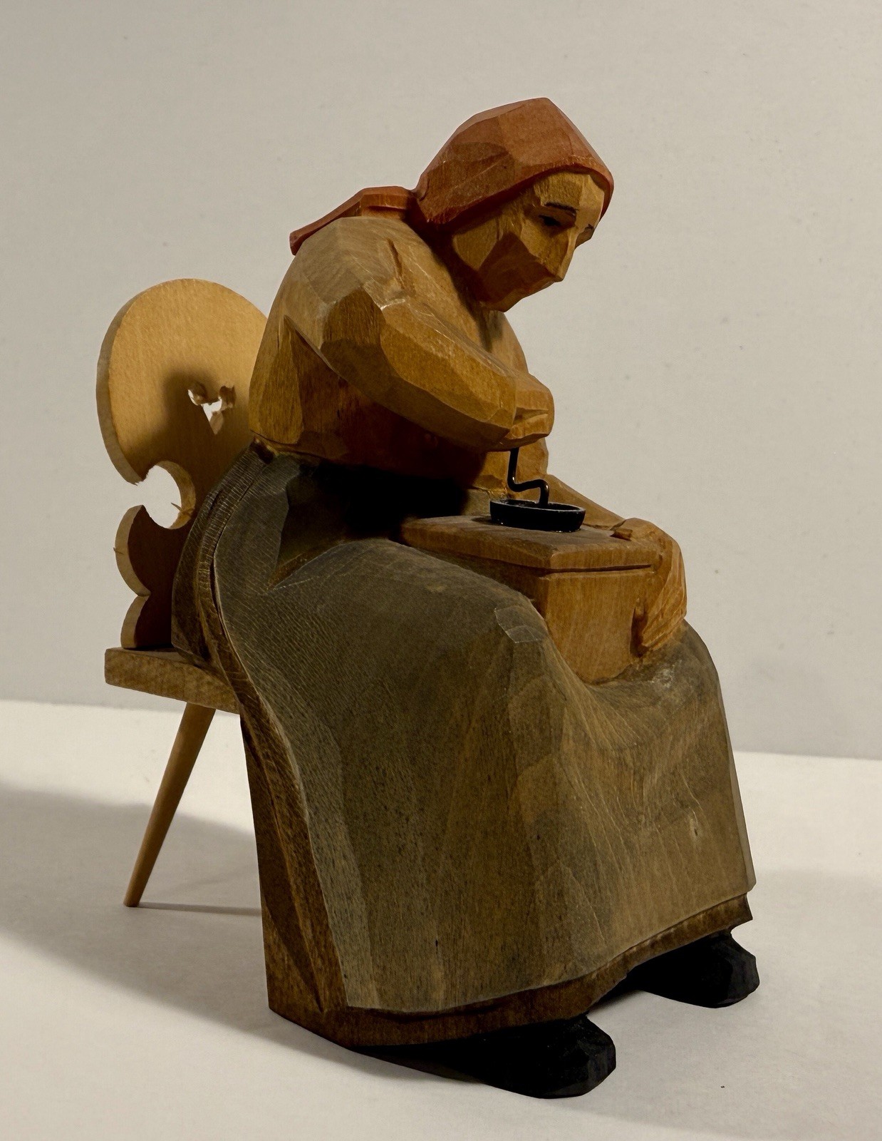 Vintage Huggler Wyss Swiss Wood Carving Seated Woman Grinder Heimatwerk 4.5