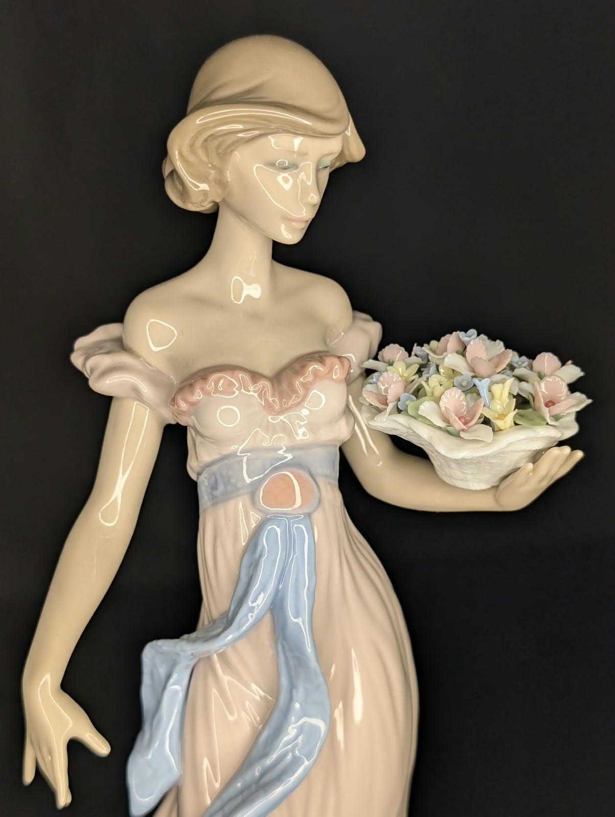 Vintage Lladro 6365 Spring Flirtation Woman Flowers Porcelain Figurine 12.5\