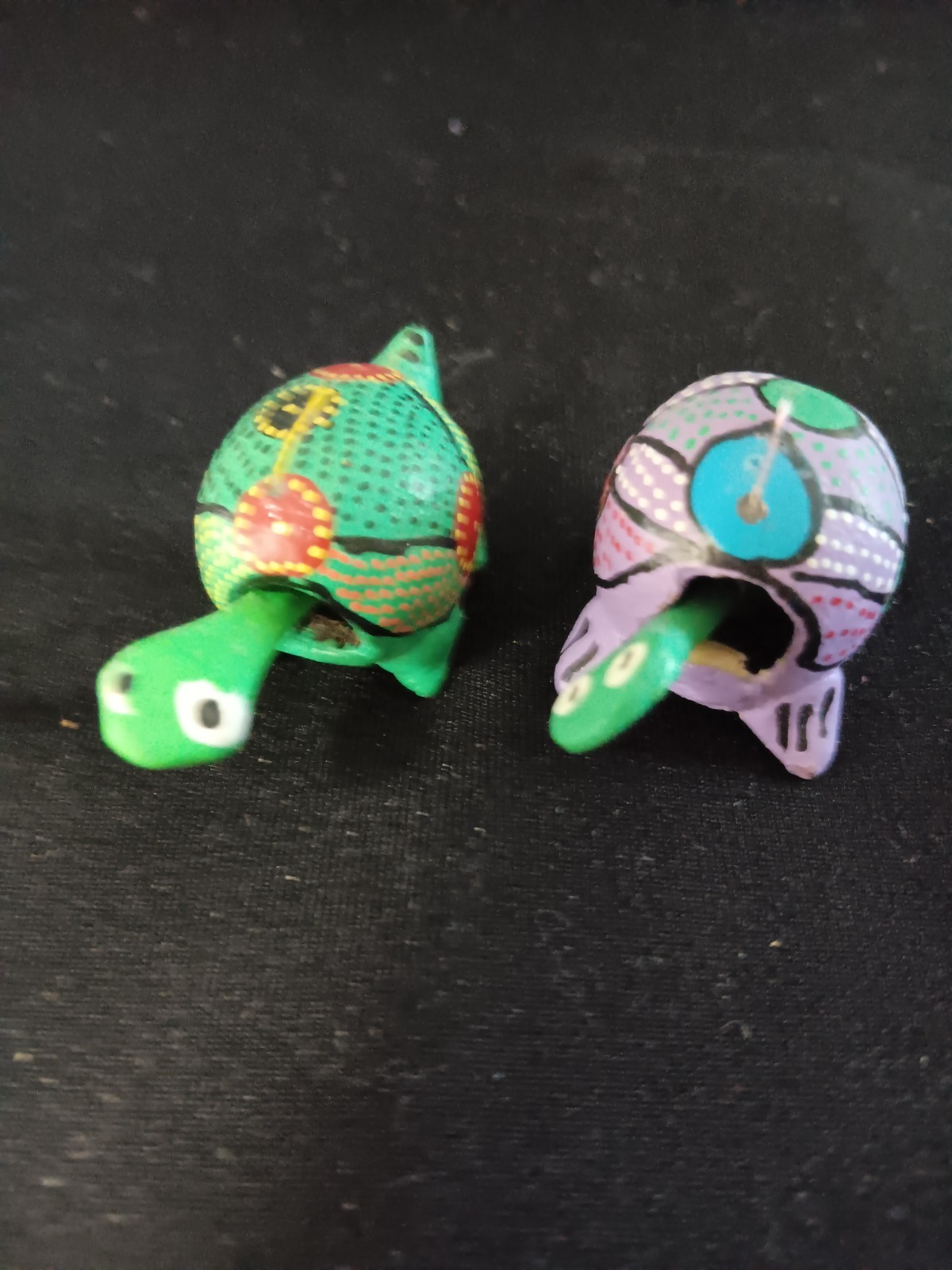 Vintage hand painted Mexican folk art bobble hwad turtle figurines 