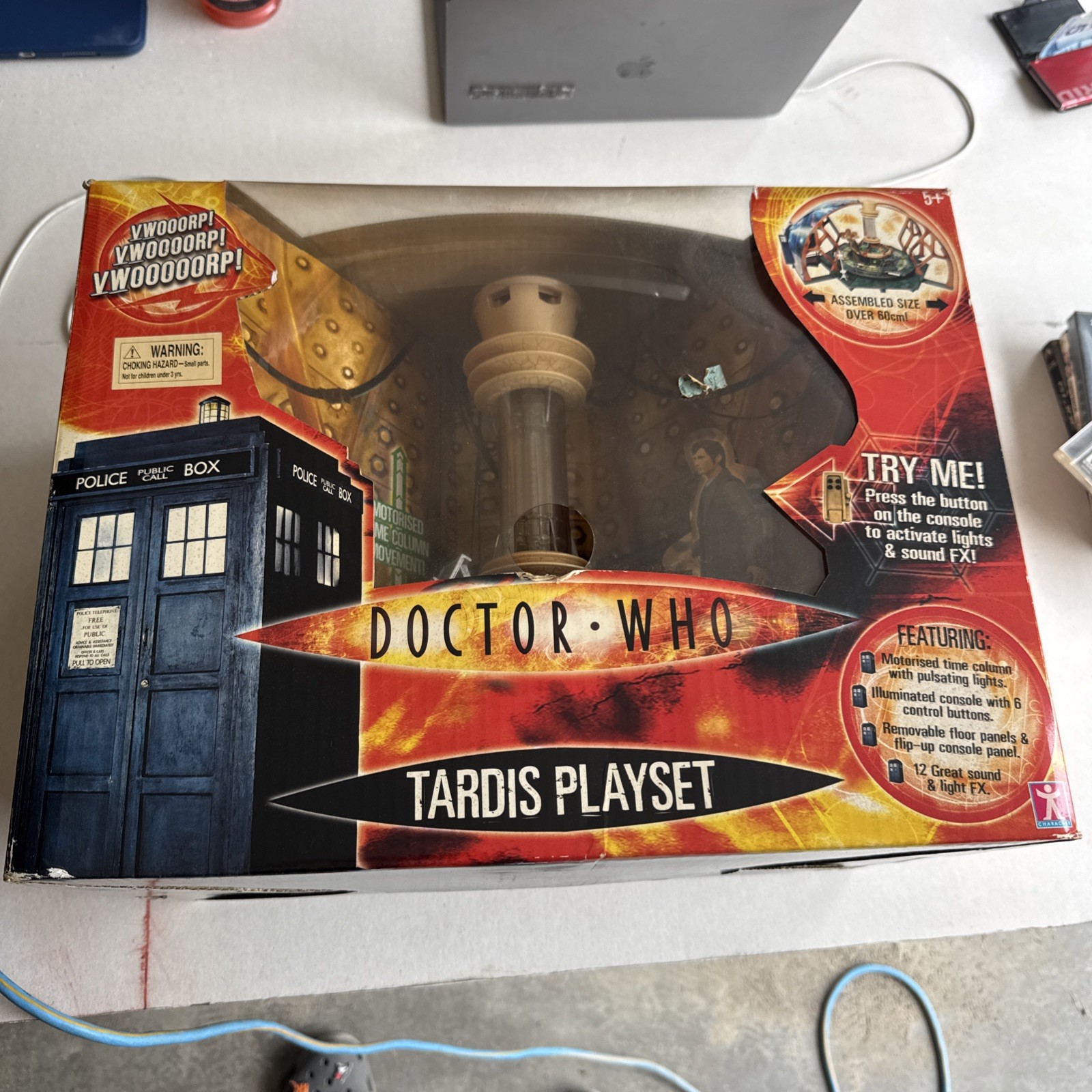  Doctor Who TARDIS Console Room Playset – 2005 Character Options – NIB 