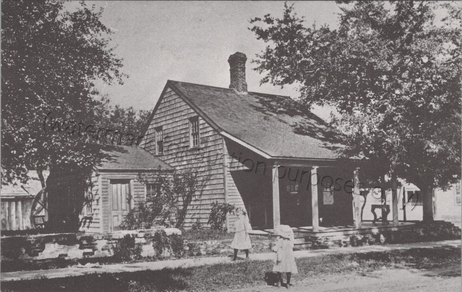 Greenport, NY: Old Time house on South Street, Unused Long Island Postcard