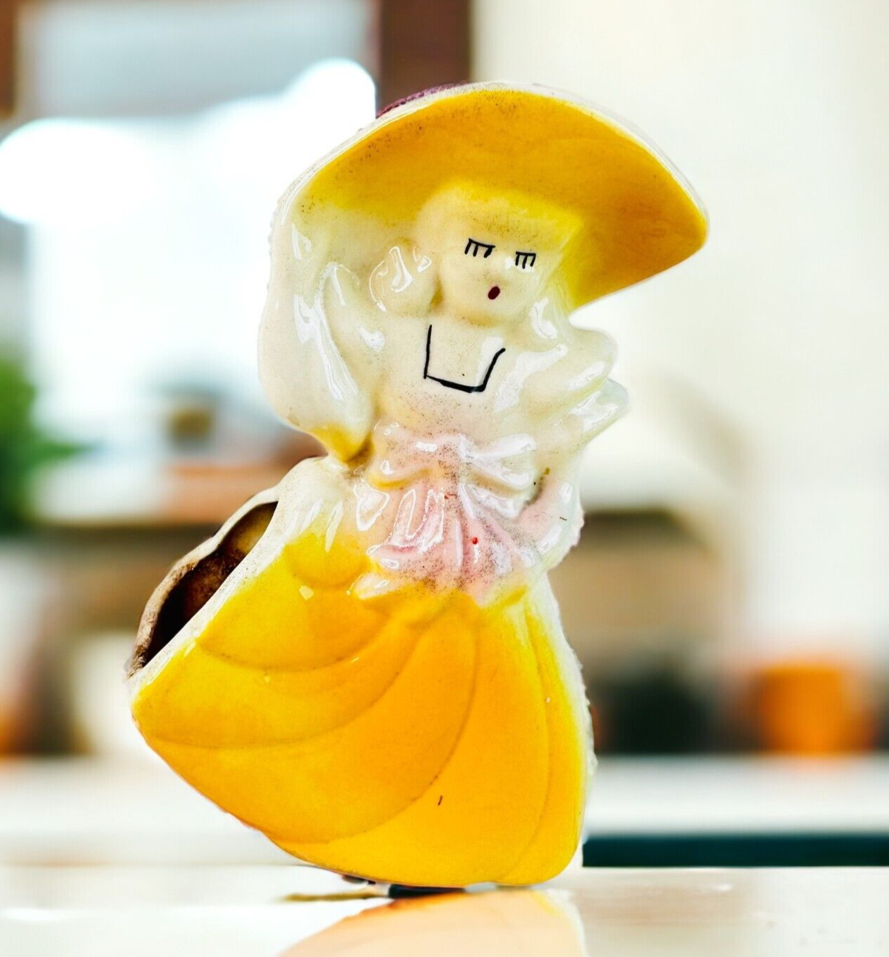 vtg lady planter figurine small 5.5\