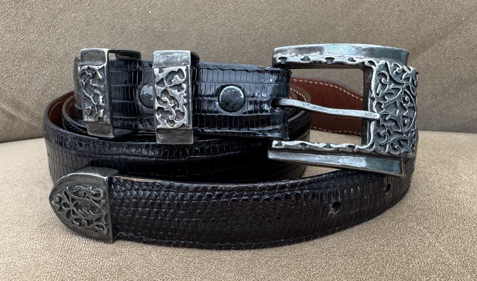 Vintage Old Western Unknown Brand 4 Pc Sterling Silver Belt Buckle Set & Belt