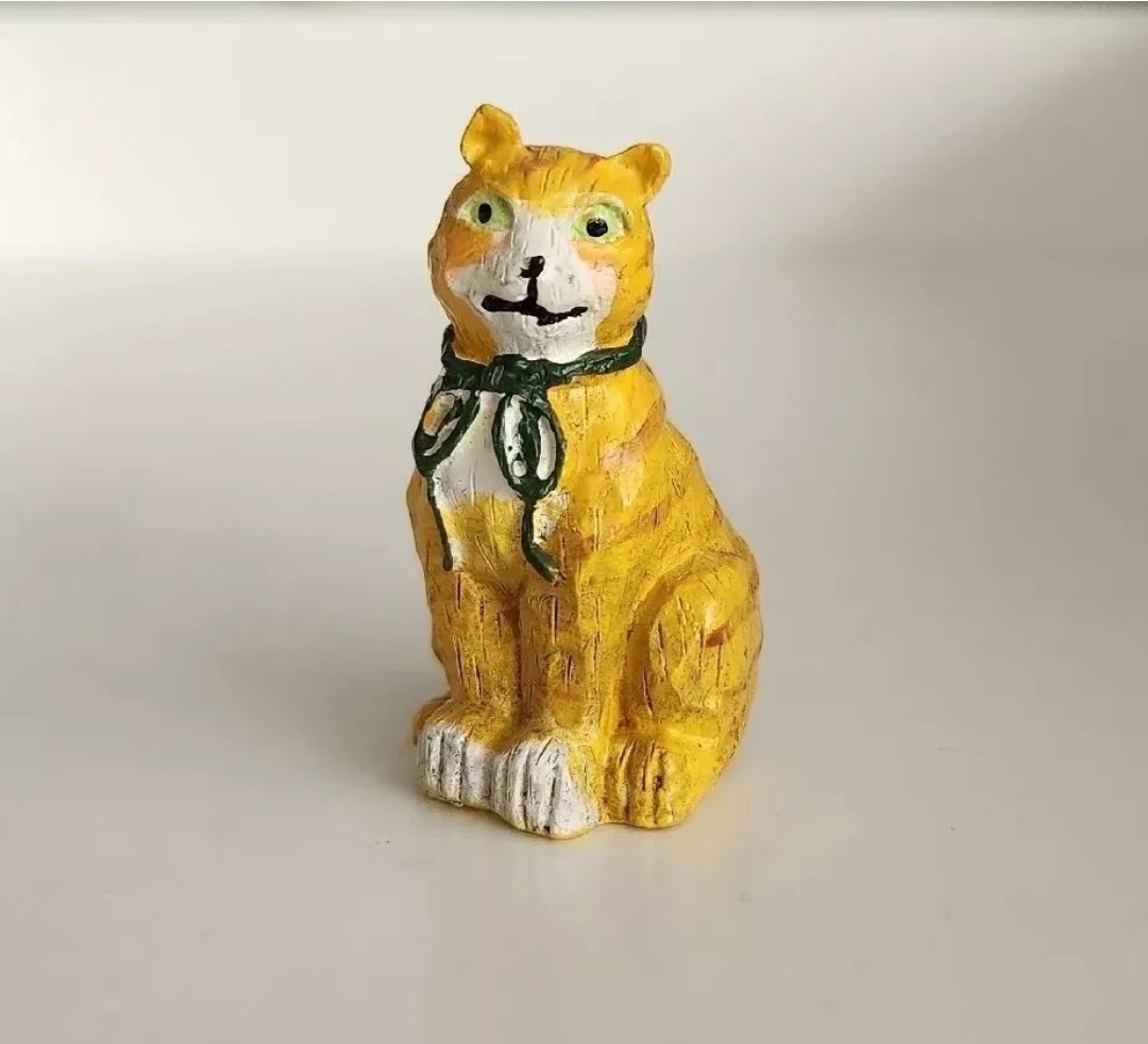 Vintage Resin Folk Art Style Seated Orange Cat Figurine with Bow 1.5