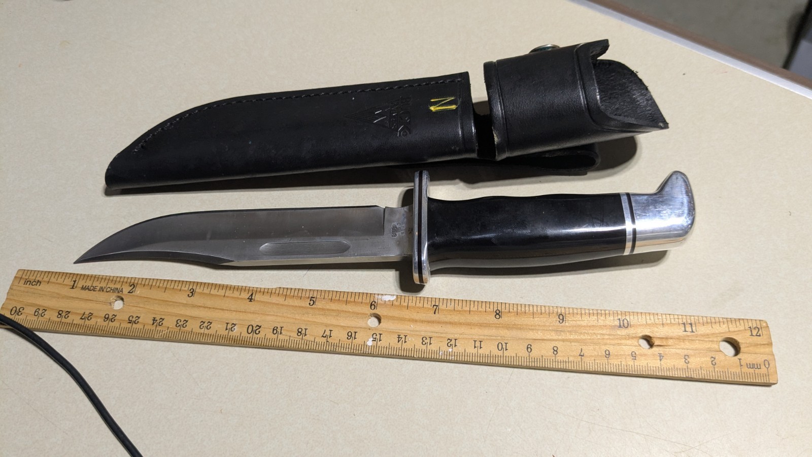 Buck Knife w sheath