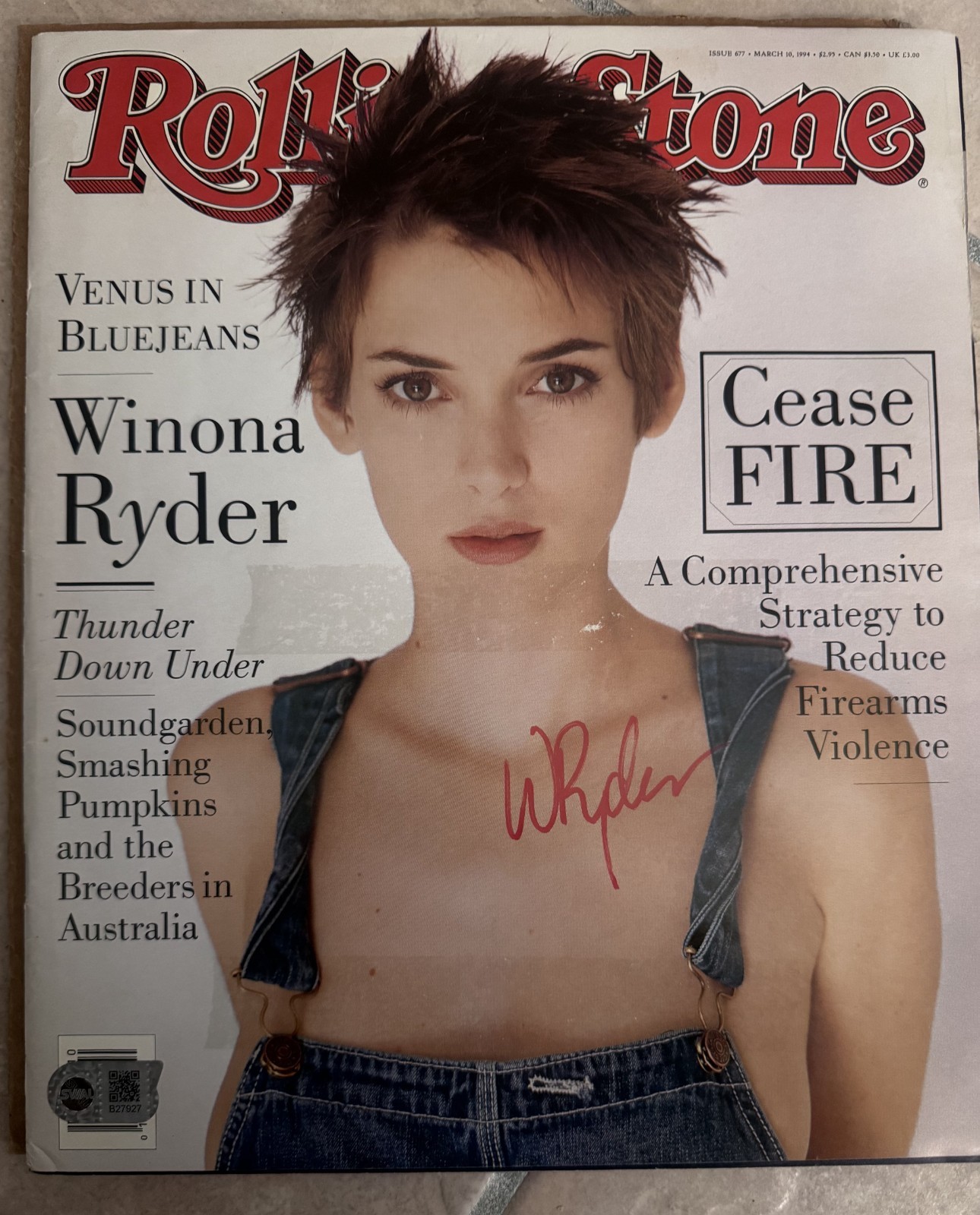 Winona Ryder Signed Rolling Stone Magazine 1994 Autograph SWAU COA **READ**