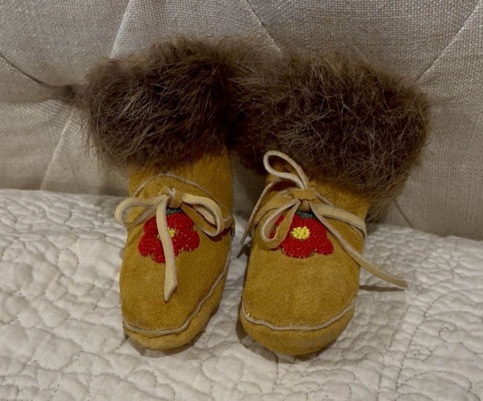 Vintage Authentic Indigenous Handmade Children’s Moccasins Fur Trim Beaded Look