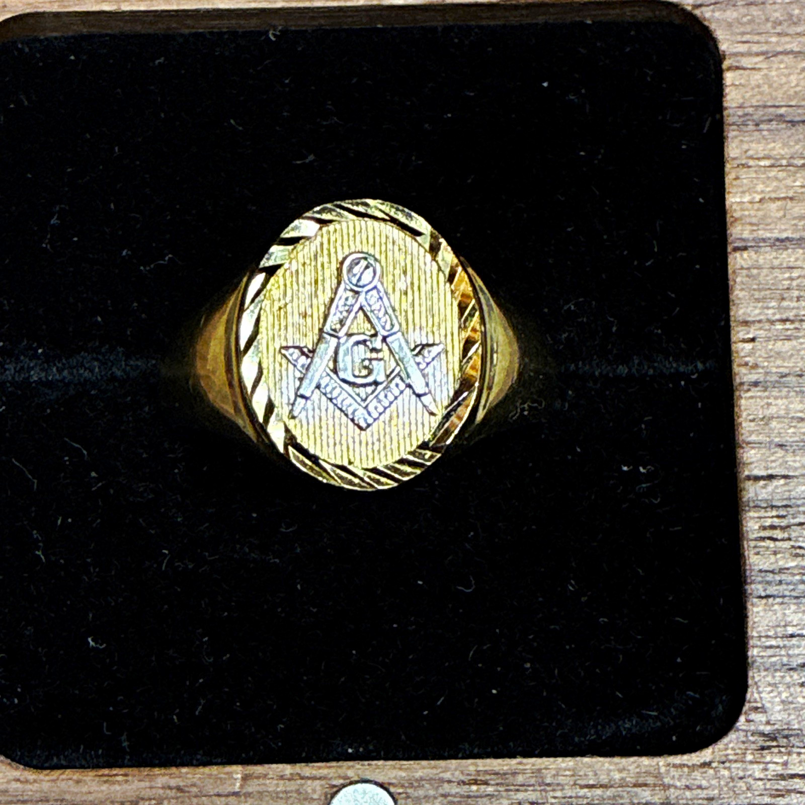 10K solid Gold Masonic Freemason Ring Square & Compass Emblem Symbol