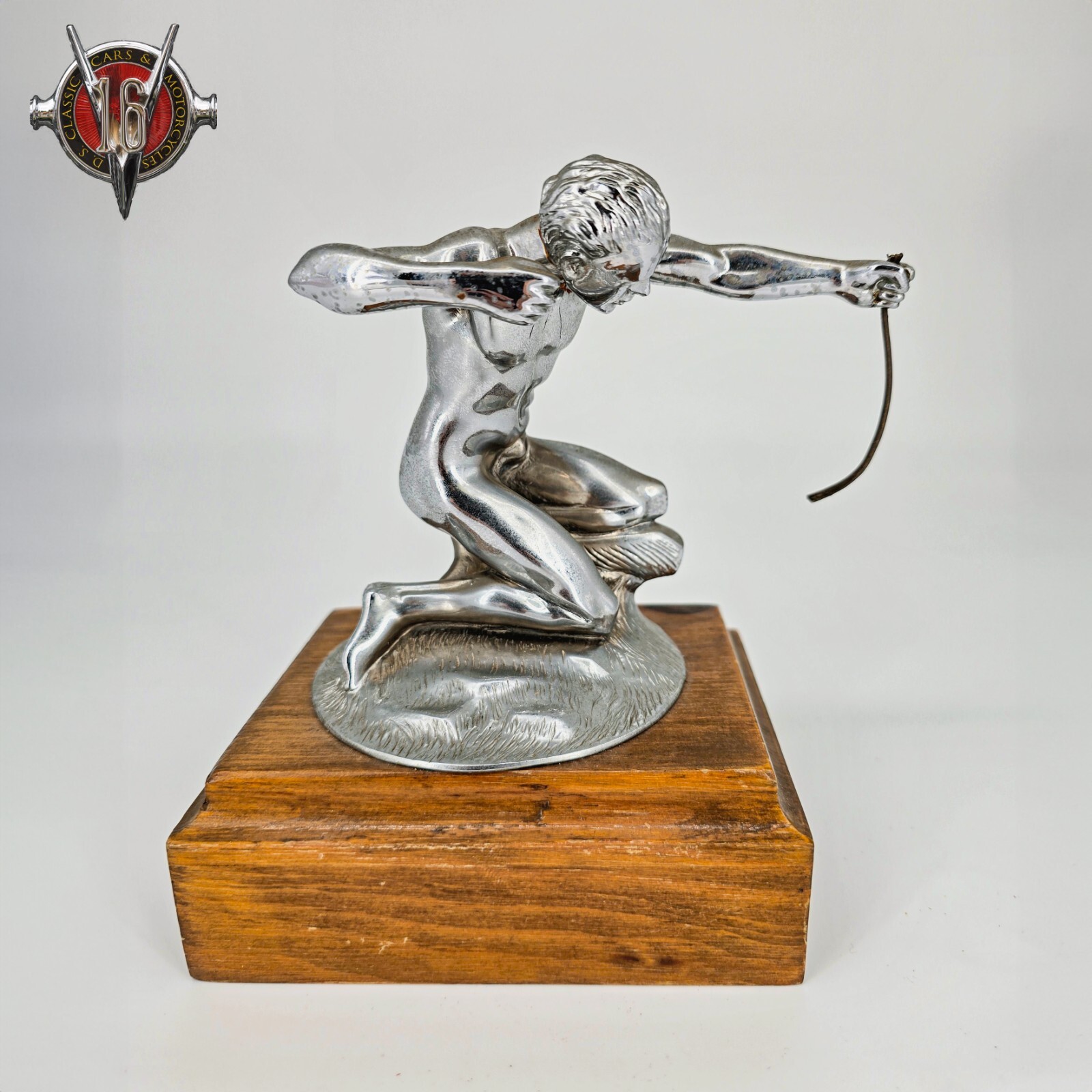1930-1932 Pierce Arrow Archer 'Tiereur d'Arc' W. N. Schnell Mascot Hood Ornament