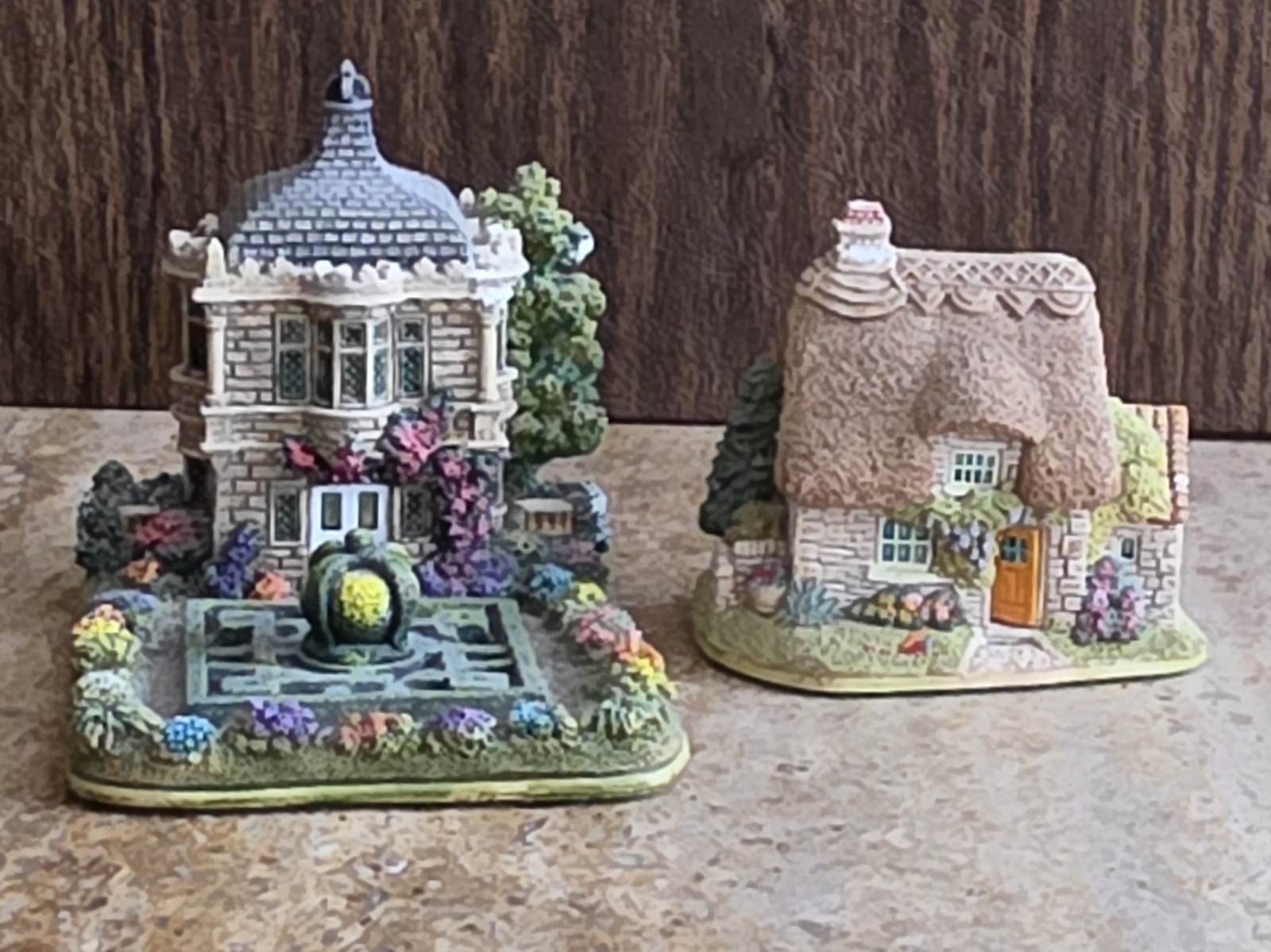 Rare Lilliput Lane 2000 LE Montacute Crown & 1993 Ladybird Cottage ~ Ships Fast
