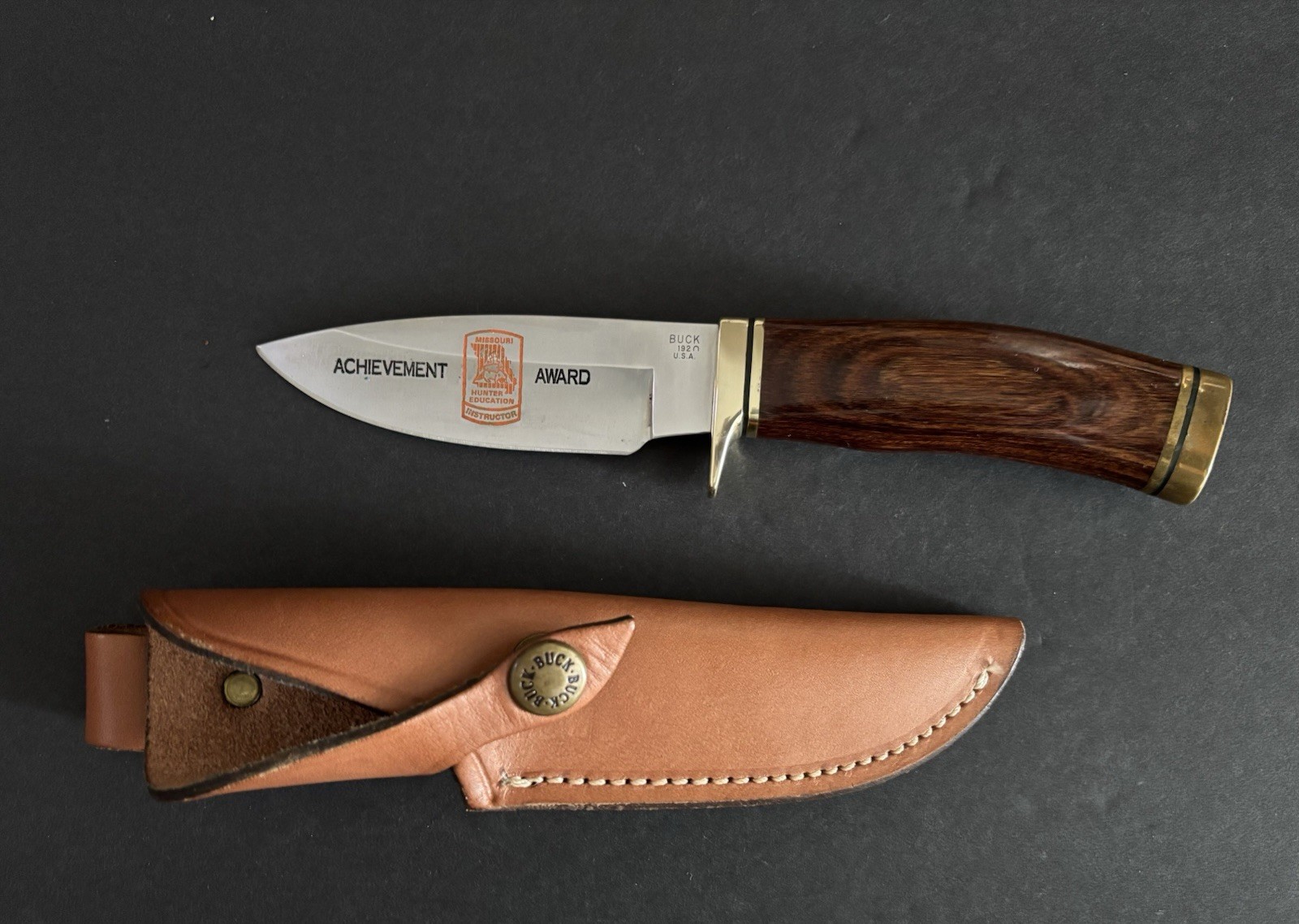 New. Vtg. Buck USA 192 vanguard  Hunting Knife W/  Leather Sheath