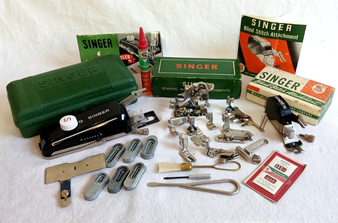 Singer Sewing Machine 221 Featherweight 201 15-91 66 99 Attachments Accessories