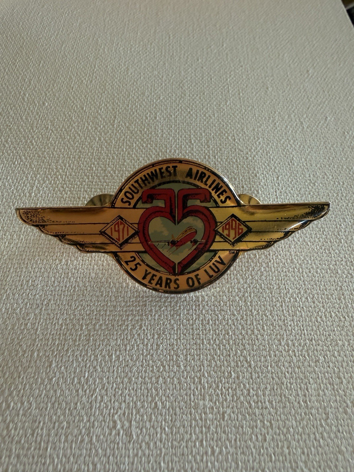 SOUTHWEST AIRLINES 25 YEARS OF LUV PINBACK WINGS 1971 1996 NEW