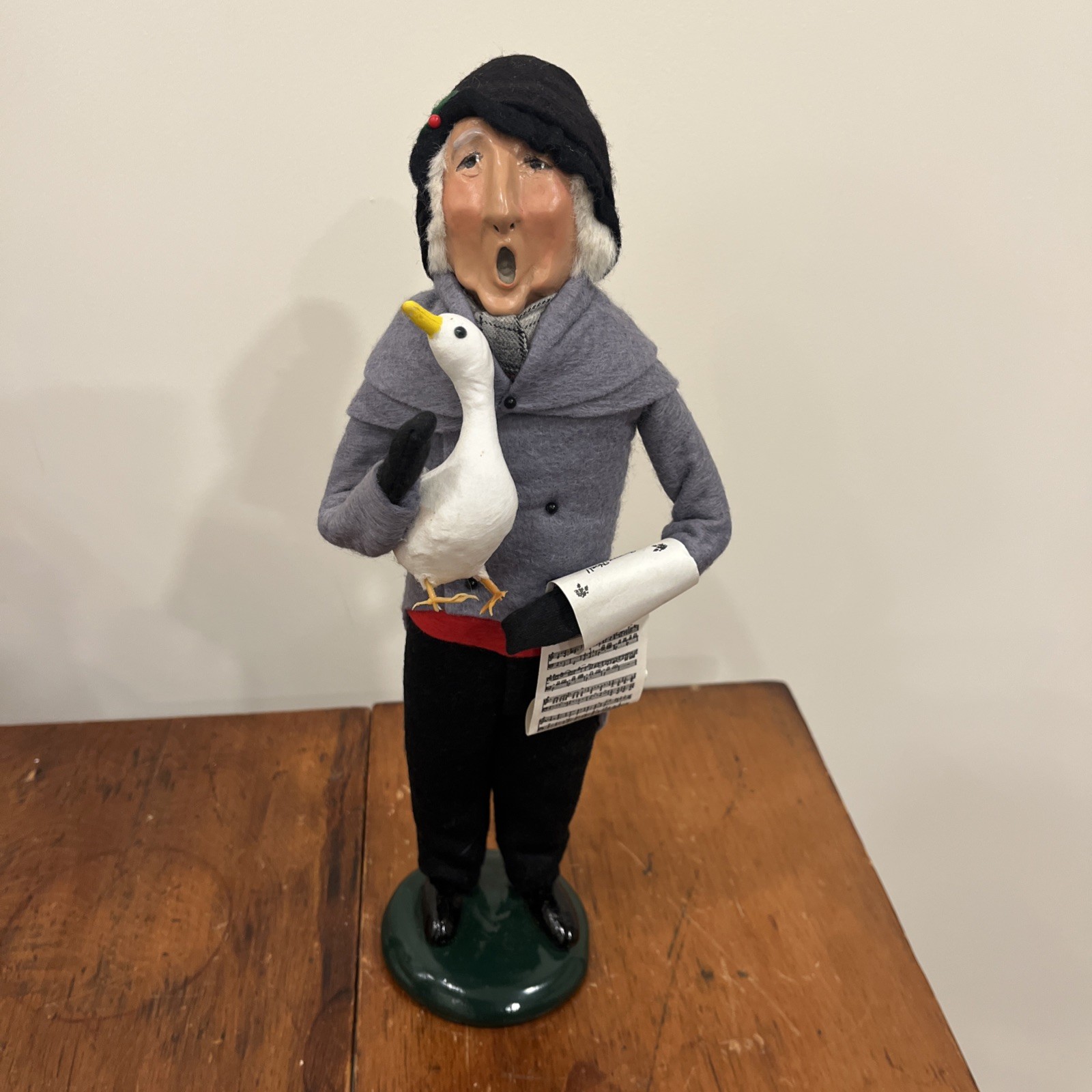 1988 BYERS CHOICE CHRISTMAS CAROLER Grey Hair Man Grandpa Holding Goose Outfit