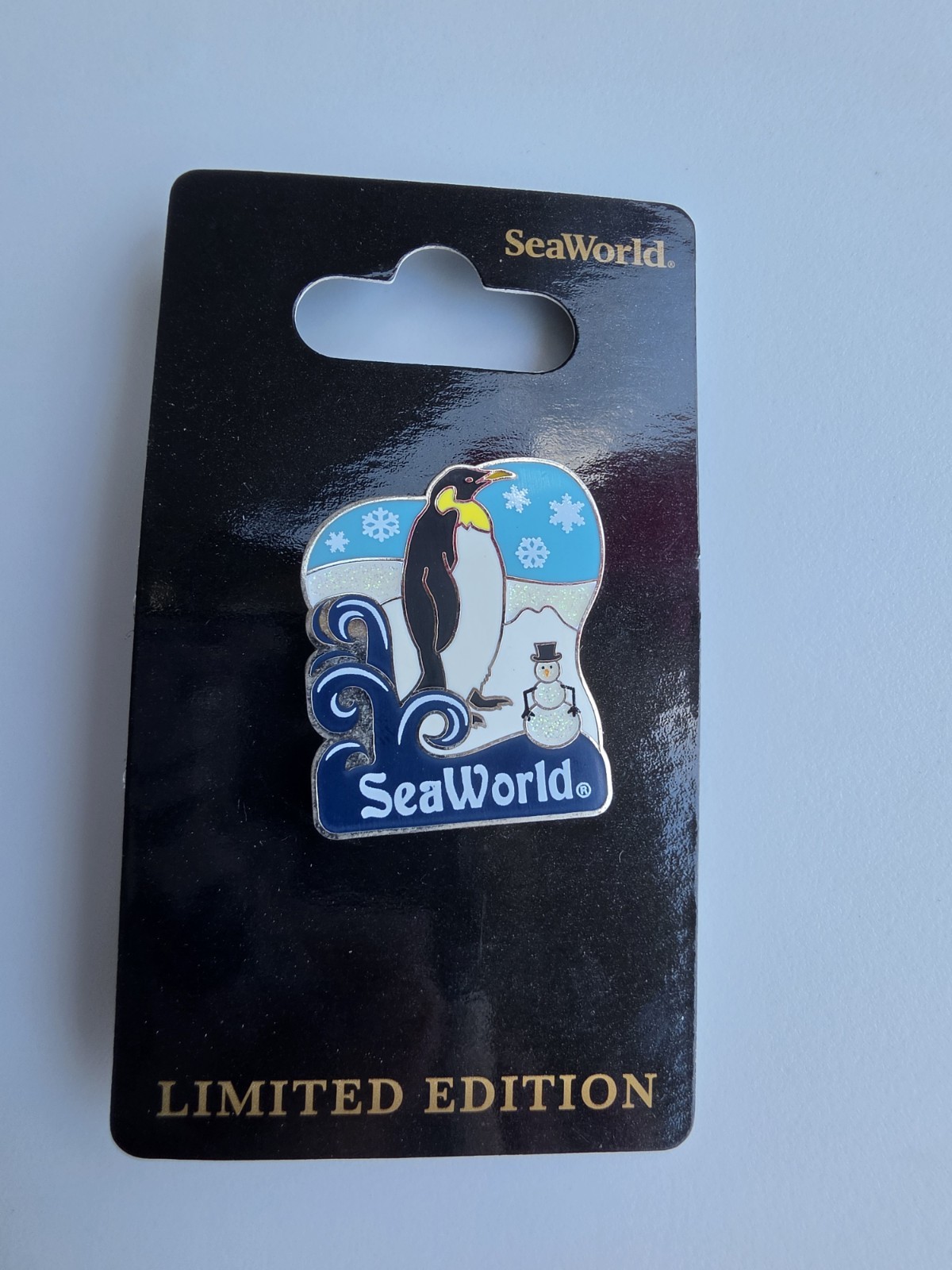 Rare SeaWorld Winter Penguin Pin – Limited Edition of 1,200 VERY RARE. Rare SeaWorld Winter Penguin Pin – Limited Edition of 1,200 VERY RARE.
