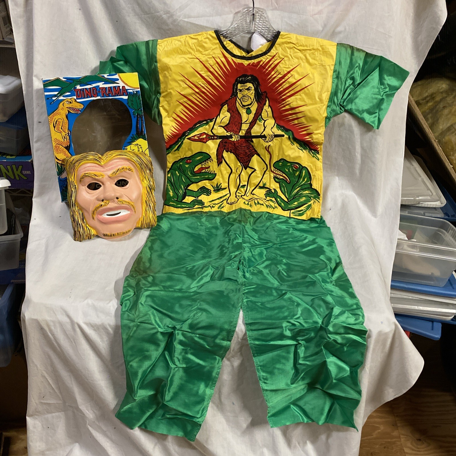 1974 VALLEY OF THE DINOSAURS Caveman Ben Cooper HALLOWEEN COSTUME Hanna Barbera 1974 VALLEY OF THE DINOSAURS Caveman Ben Cooper HALLOWEEN COSTUME Hanna Barbera